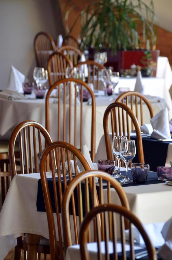 טלואר Hotel Les Grillons מראה חיצוני תמונה