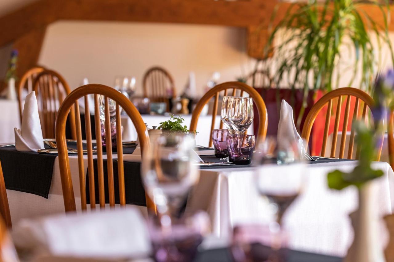 טלואר Hotel Les Grillons מראה חיצוני תמונה