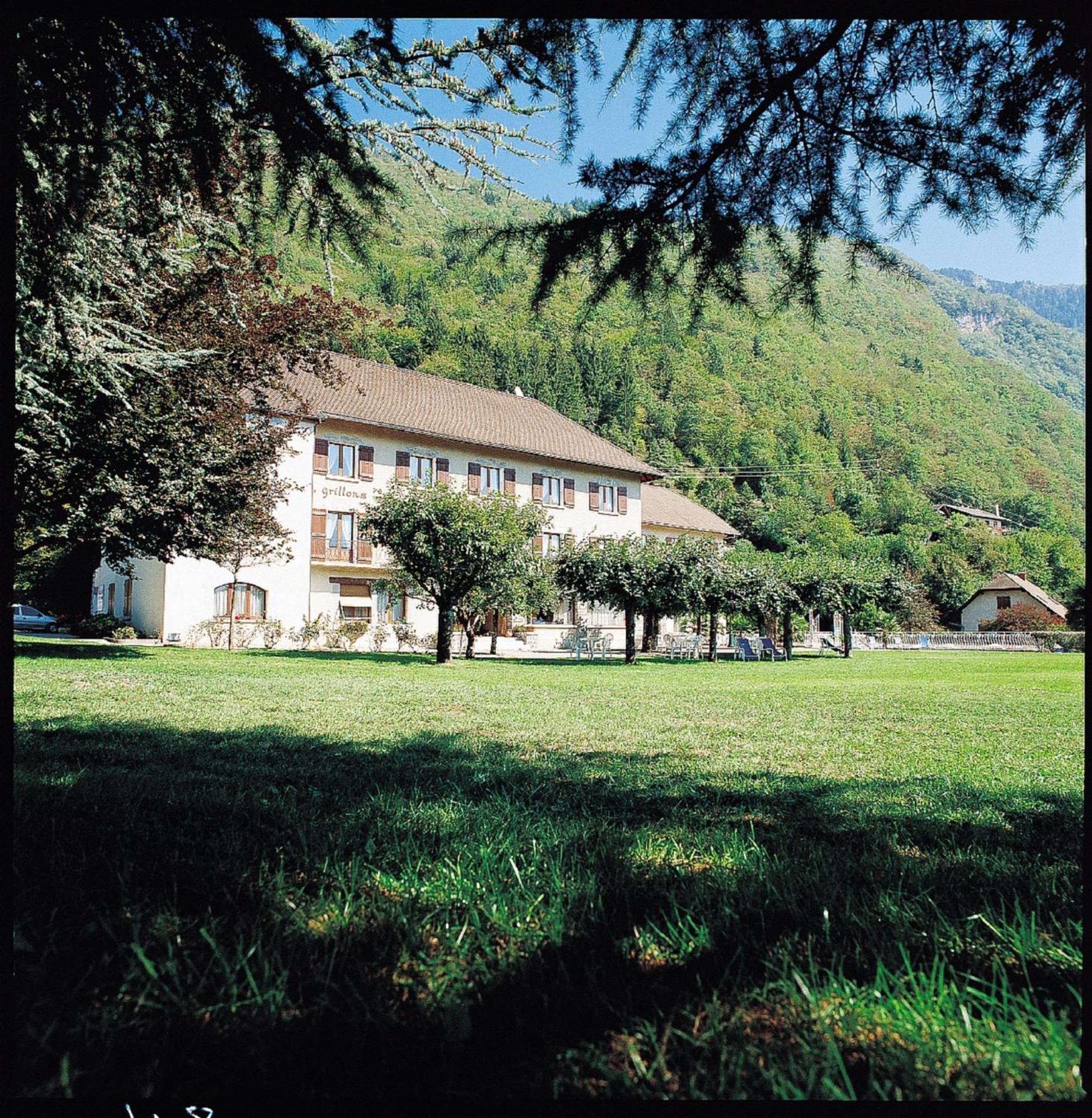 טלואר Hotel Les Grillons מראה חיצוני תמונה